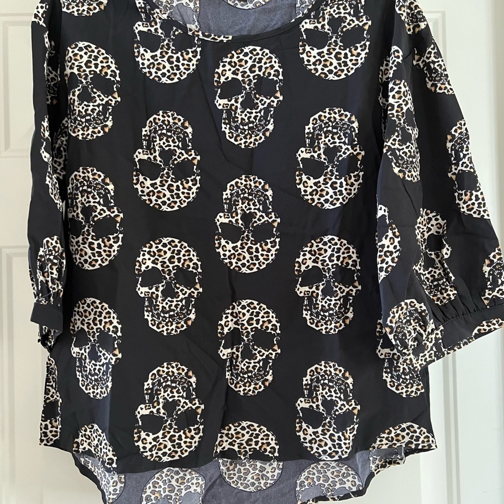 BUNDLE: (1) Emery Rose woman’s Halloween skull blouse size: S + (1) earrings. - Picture 7 of 14